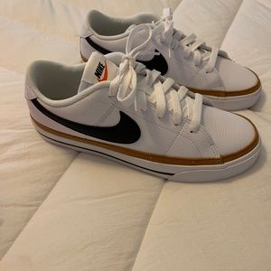 Womens Nike Court Legacy